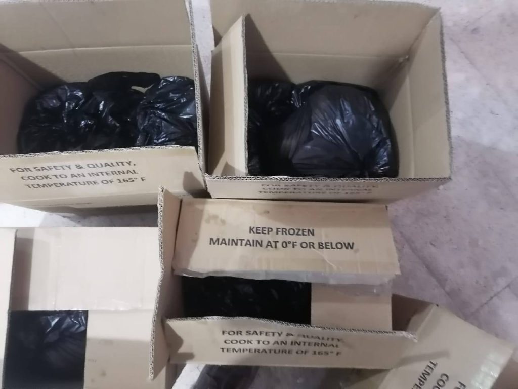 جمعية "يلا نساعد بعض" تستقبل تبرعًا كريمًا باللحوم وتوزعه على الأسر المستحقة 3