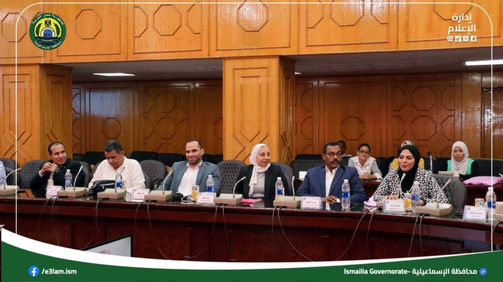 محافظ الإسماعيلية يكرم مدير عام التموين لجهودها المتميزة ويحتفي بترقيتها للقاهرة 3