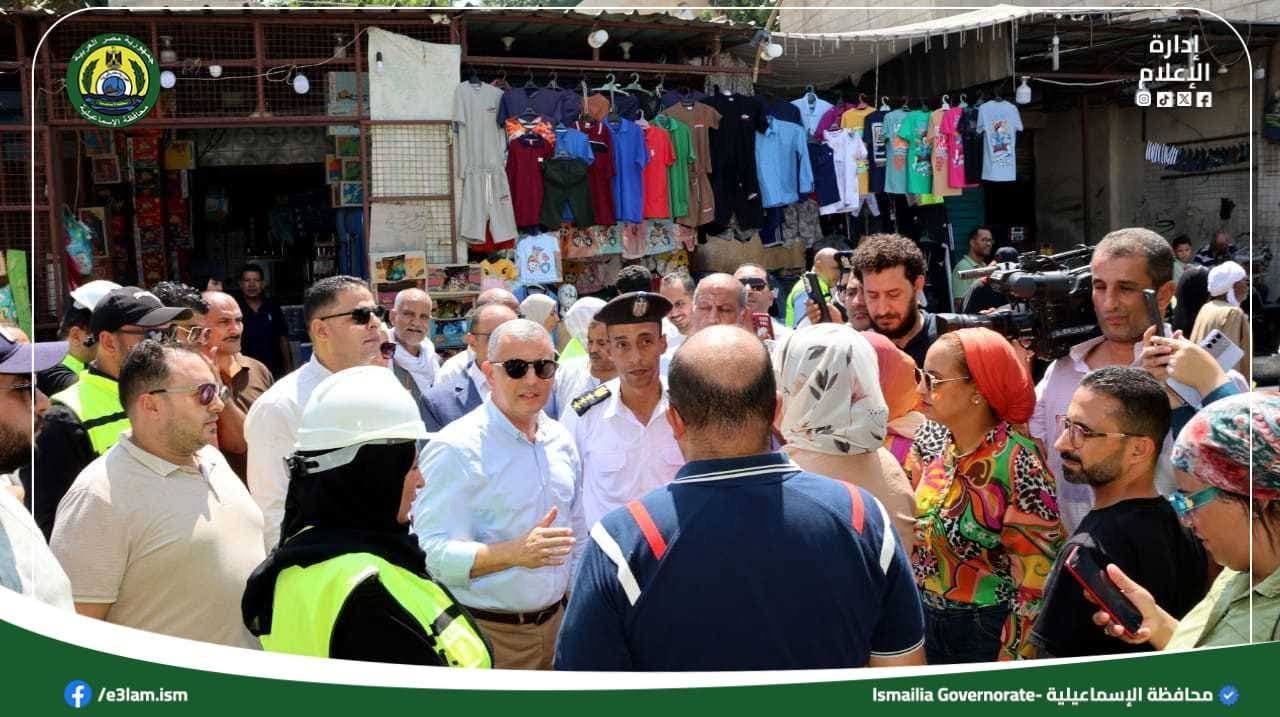 محافظ الإسماعيلية يتفقد سوق الجمعة ويوجّه بتسكين أصحاب الفروشات ممن لهم عقود محلات داخل السوق ورفع الإشغالات
