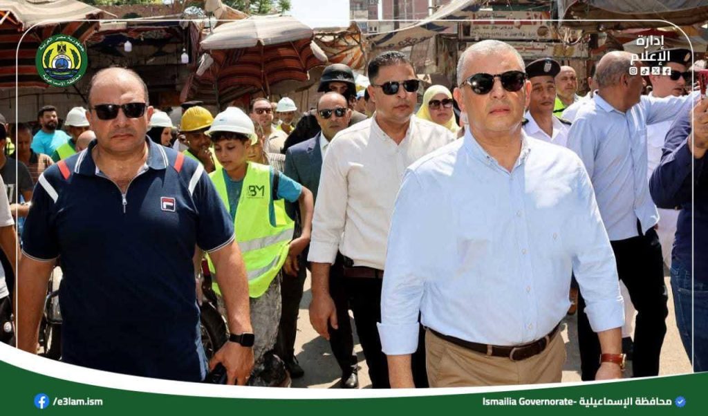 محافظ الإسماعيلية يتفقد سوق الجمعة ويوجّه بتسكين أصحاب الفروشات ممن لهم عقود محلات داخل السوق ورفع الإشغالات 4