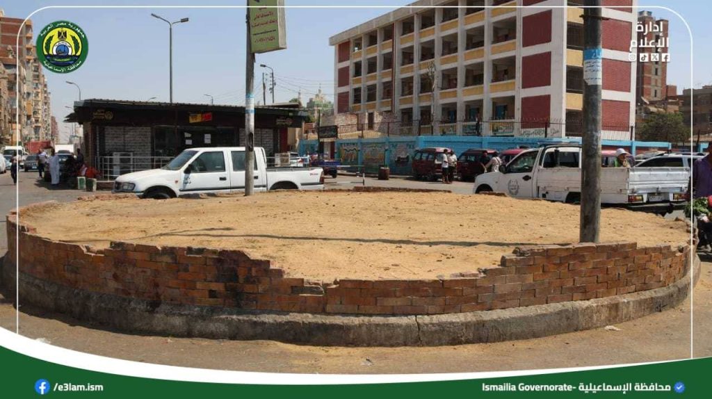 محافظ الإسماعيلية يتفقد سوق الجمعة ويوجّه بتسكين أصحاب الفروشات ممن لهم عقود محلات داخل السوق ورفع الإشغالات 3