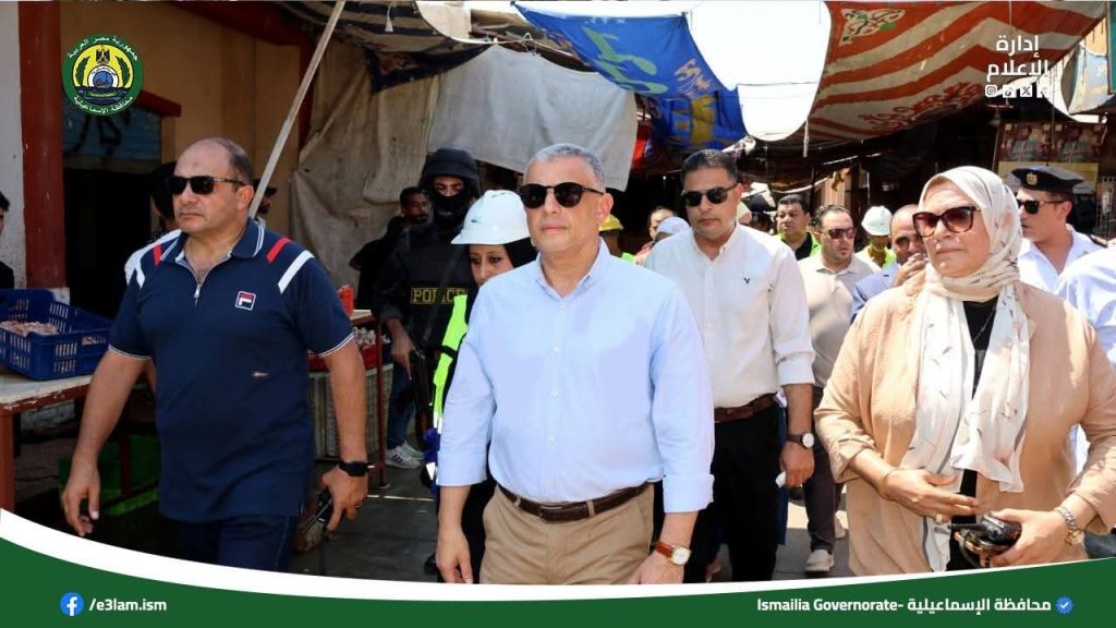 بالفديو والصور:جولة مفاجئة من محافظ الإسماعيلية اللواء طيار أ.ح أكرم محمد جلال داخل سوق الجمعة بالإسماعيلية 6