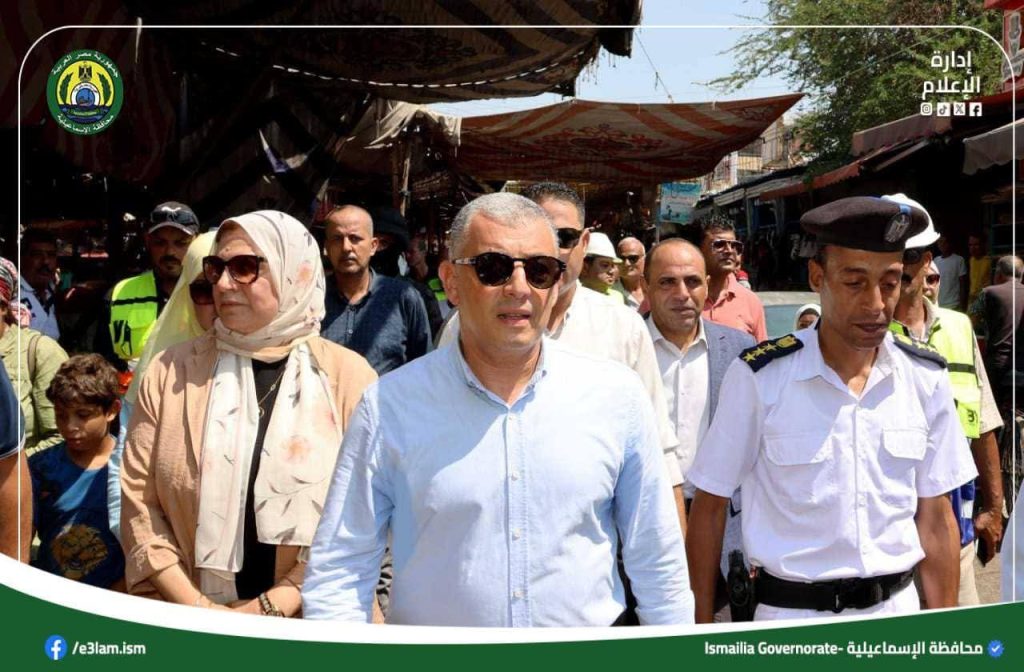 بالفديو والصور:جولة مفاجئة من محافظ الإسماعيلية اللواء طيار أ.ح أكرم محمد جلال داخل سوق الجمعة بالإسماعيلية 3